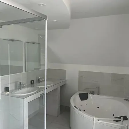 La Grande Rocque Airel