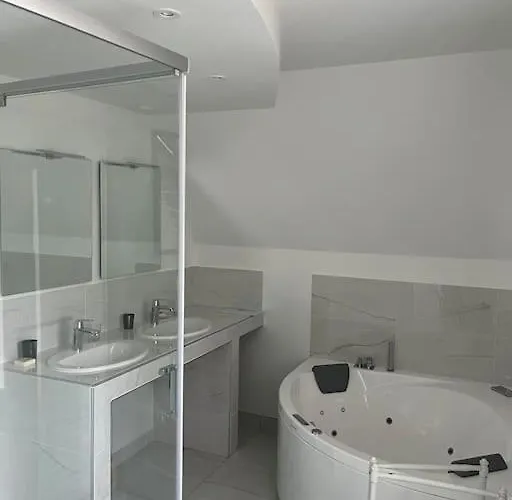 La Grande Rocque Airel